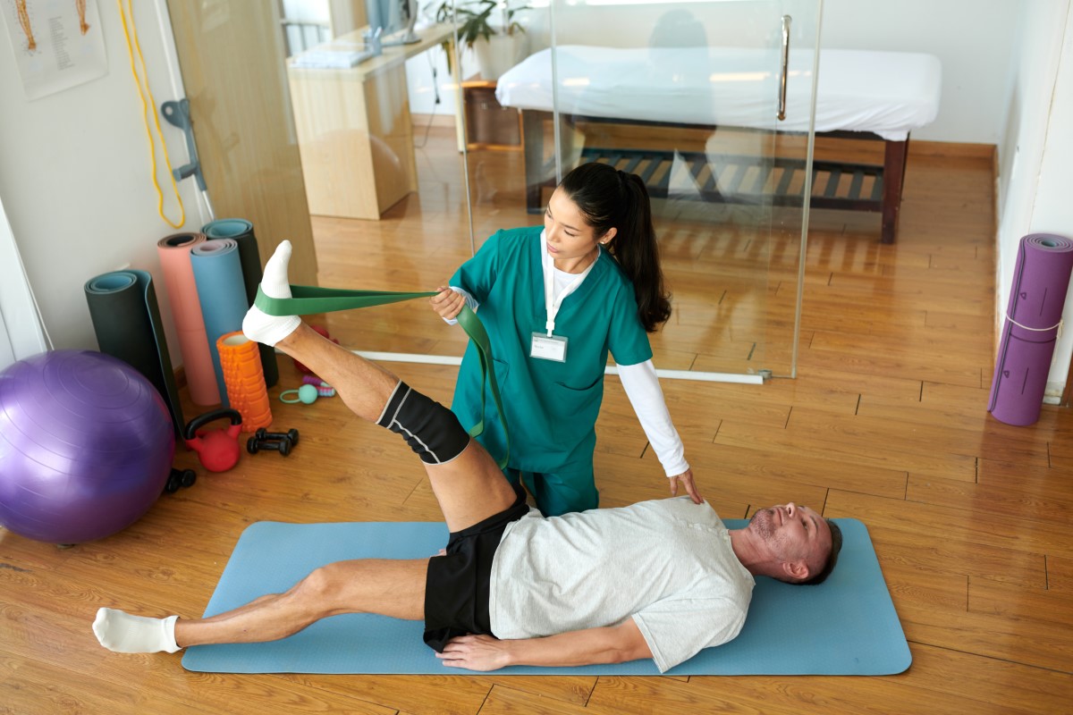 Read more about the article When Can I Walk, Drive, or Travel Again? Common Recovery Questions After a Hip Replacement